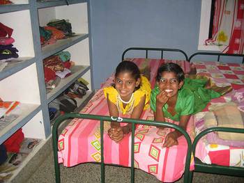 Maya Home Kinder und HIV Kinder, die bei ihren Familien leben